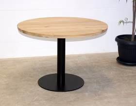 Küchentisch rund mit Metallbeinen 110x76x110cm Eichenholz bianco geölt Küchentisch rund mit Metallbeinen 110x76x110cm Wildeiche massiv bianco geölt Casa de mobila Goslar
