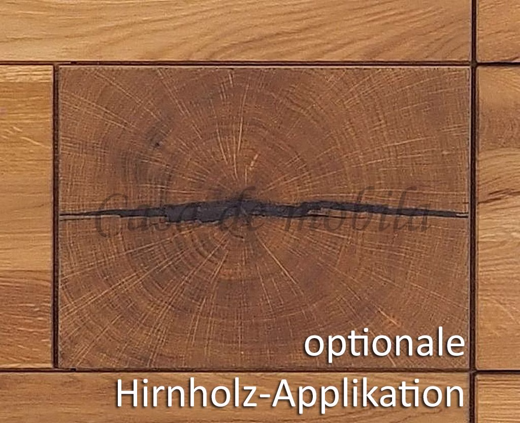 Stirnholzakzent in der Holzfront Nahaufnahme eines quadratischen Stirnholzakzents mit dunklem Riss in einer Holzfront.