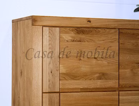 highboard-horizont-wildeiche-massiv-natur-geölt Frontansicht des geschlossenen Highboards Horizont aus massiver Wildeiche mit markanter Holzmaserung, Made in Germany.