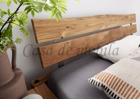 WOODSTOCK 620 Balkenbett – Holzkopfteil aus massiver Wildeiche mit Baumkante im Detail Balkenbett WOODSTOCK 620 aus massiver Wildeiche mit Baumkante – Detailansicht des zweiteiligen Holzkopfteils mit natürlicher Maserung