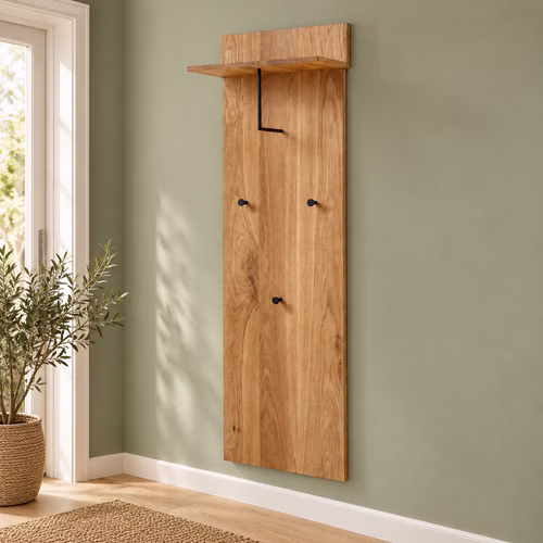 AGRA Garderobenpaneel im Flur Schmales Holz-Garderobenpaneel mit oberer Ablage und kleinen Haken im hellen Flur.