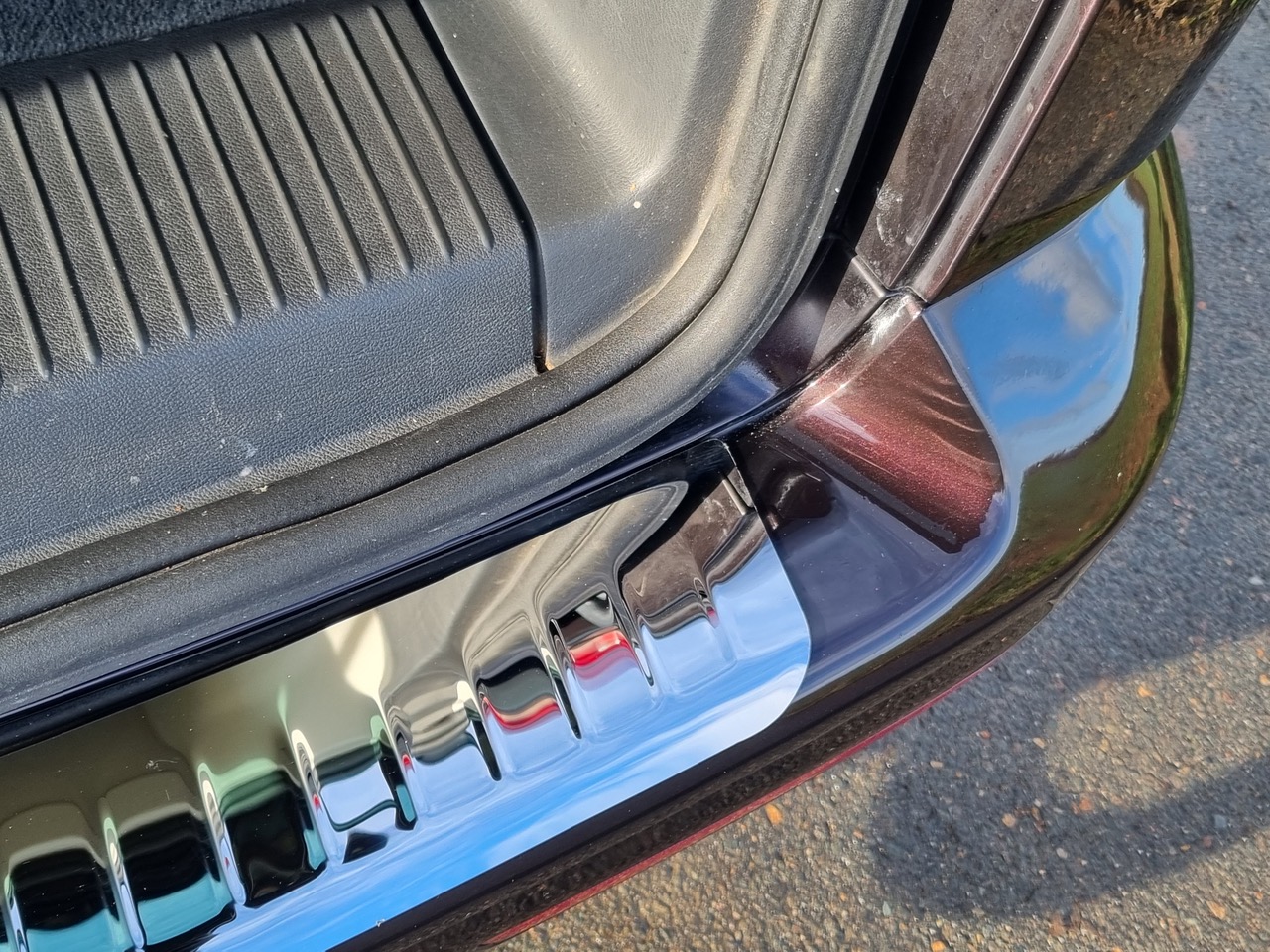 Passend für VW T5 Transporter Ladekantenschutz Edelstahl + Abkantung Chrom Passend für VW T5 Transporter Ladekantenschutz Edelstahl + Abkantung Chrom