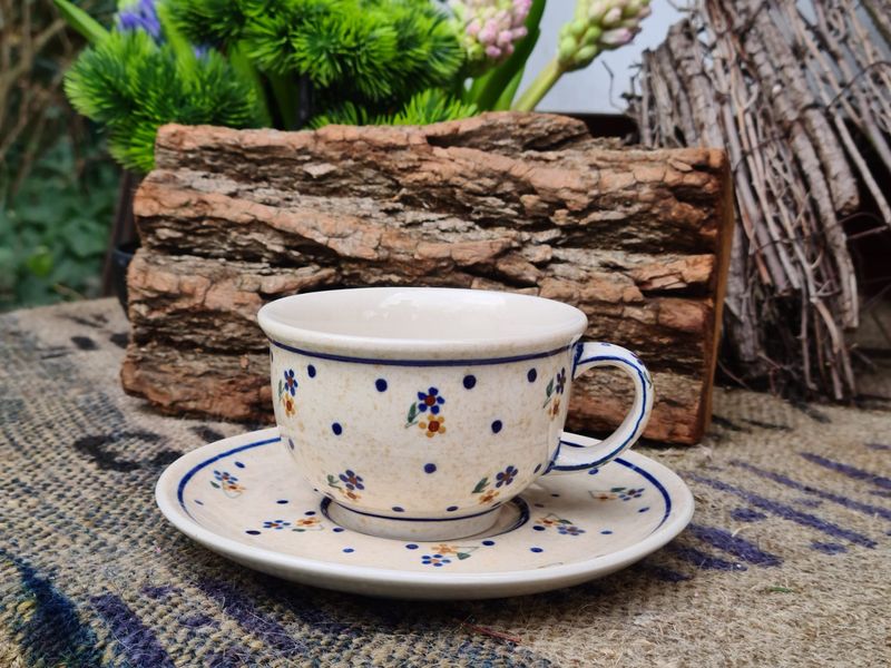 Tasse Untertasse um 220 ml, alte Bunzlauer Keramik mit Glasurrissen eventuell