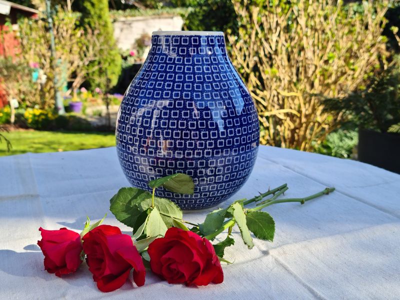Kleine Vase aus Bunzlauer Keramik – elegante Tischvase – 2 l, 16 x 16 x 19 cm, 1,25 kg - Ceramika Artystyczna – handgefertigte Blumenvase aus Polen - Blue Diamond