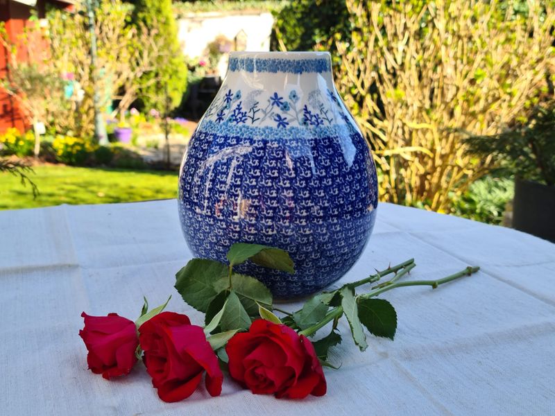 Kleine Vase aus Bunzlauer Keramik – elegante Tischvase – 2 l, 16 x 16 x 19 cm, 1,25 kg - Ceramika Artystyczna – handgefertigte Blumenvase aus Polen - Festine