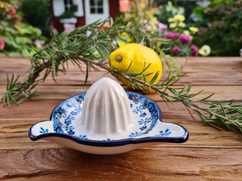 Kleine Zitronenpresse aus Bunzlauer Keramik – 12 cm- – Ceramika Artystyczna – praktische Saftpresse für frische Zitrusaromen - Fleur Delicate