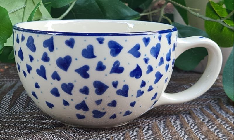 Milchkaffeetasse aus Bunzlauer Keramik 370 ml - 14,5 × 11 x 6,6 cm - 340 g - optimal 250 ml – große Kaffeetasse von Ceramika Artystyczna - Hearts