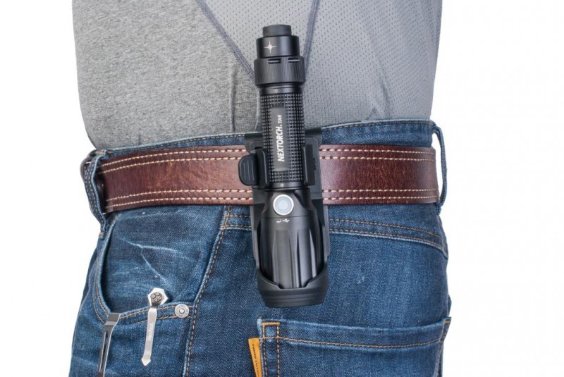 NEXTORCH V5 Tactical Taschenlampen Holster - 360 Grad drehbar, Schnellverschluss, Gürtelclip NEXTORCH V5 Tactical Taschenlampen Holster - 360 Grad drehbar, Schnellverschluss, Gürtelclip