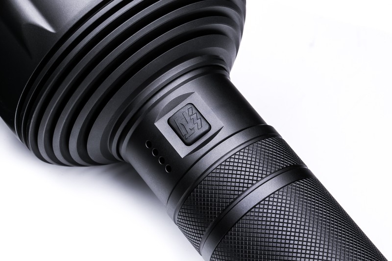 NEXTORCH Saint Torch 31 Professioneller Suchscheinwerfer mit Hochleistungsakku NEXTORCH Saint Torch 31 Professioneller Suchscheinwerfer mit Hochleistungsakku