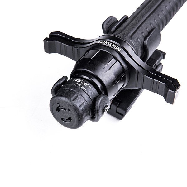 NEXTORCH V75 - Taktisches-Holster für Einsatzstöcke der Quicker Serie, 360 Grad drehbar NEXTORCH V75 - Taktisches-Holster für Einsatzstöcke der Quicker Serie, 360 Grad drehbar