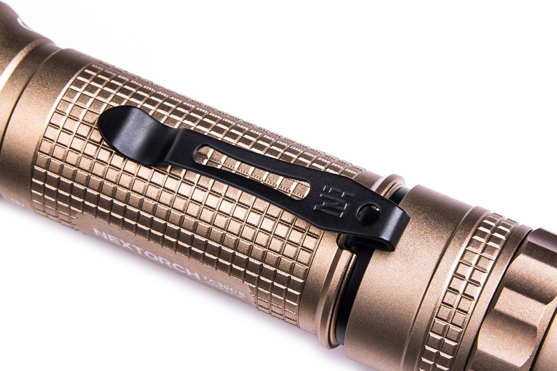 NEXTORCH TA30CS OPERATOR SAND Taktische LED Taschenlampe, 1600 Lumen, Kopf mit Nano- Keramik Glasbrecher, Stroboskopfunktion, inkl. farbgleicher FR-1 Führungshilfe NEXTORCH TA30CS OPERATOR SAND Taktische LED Taschenlampe, 1600 Lumen, Kopf mit Nano- Keramik Glasbrecher, Stroboskopfunktion, inkl. farbgleicher FR-1 Führungshilfe