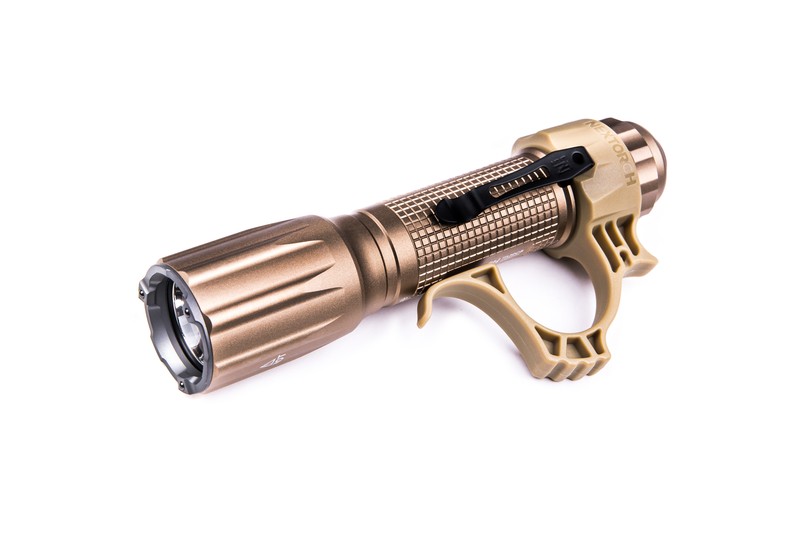 NEXTORCH TA30CS OPERATOR SAND Taktische LED Taschenlampe, 1600 Lumen, Kopf mit Nano- Keramik Glasbrecher, Stroboskopfunktion, inkl. farbgleicher FR-1 Führungshilfe NEXTORCH TA30CS OPERATOR SAND Taktische LED Taschenlampe, 1600 Lumen, Kopf mit Nano- Keramik Glasbrecher, Stroboskopfunktion, inkl. farbgleicher FR-1 Führungshilfe