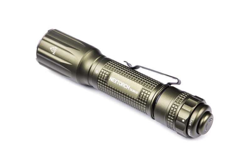 NEXTORCH TA30CG - K.I.S.S. - GRÜN - Taktische LED Taschenlampe, 1600 Lumen, Kopf mit Nano- Keramik Glasbrecher, inkl. gleichfarbiger FR-1 Führungshilfe NEXTORCH TA30CG - K.I.S.S. - GRÜN - Taktische LED Taschenlampe, 1600 Lumen, Kopf mit Nano- Keramik Glasbrecher, inkl. gleichfarbiger FR-1 Führungshilfe