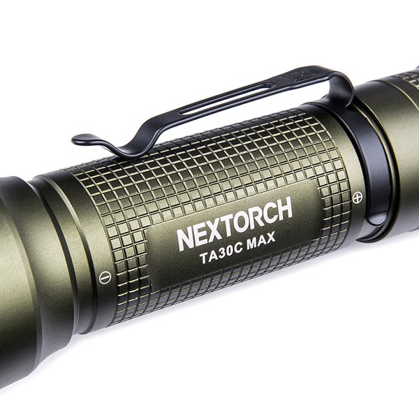 NEXTORCH TA30C MAX (CG) in Carbon Green - 3000 Lumen Taktische LED Taschenlampe - Nano Keramik Glasbrecher - Stroboskopfunktion NEXTORCH TA30C MAX (CG) in Carbon Green - 3000 Lumen Taktische LED Taschenlampe - Nano Keramik Glasbrecher - Stroboskopfunktion