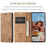 CASEME 013 Series Hülle von vorne und Innen aufgeklappt mit Telefon, Kreditkarten und Geldschein in Braun für Galaxy S25 FE