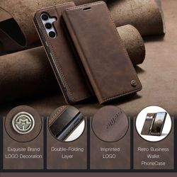 H130SA394A-CASEME-Handy-Tasche-fuer-Samsung-Galaxy-S25-FE-Wallet-013-Series-Huelle-Klapp-Etui_13.jpg CASEME 013 Series Hülle schräg angelehnt von vorne und versetzt dahinter von hinten, darunter 4 bildhafte Vorteile nebeneinander in Coffee für Galaxy S25 FE