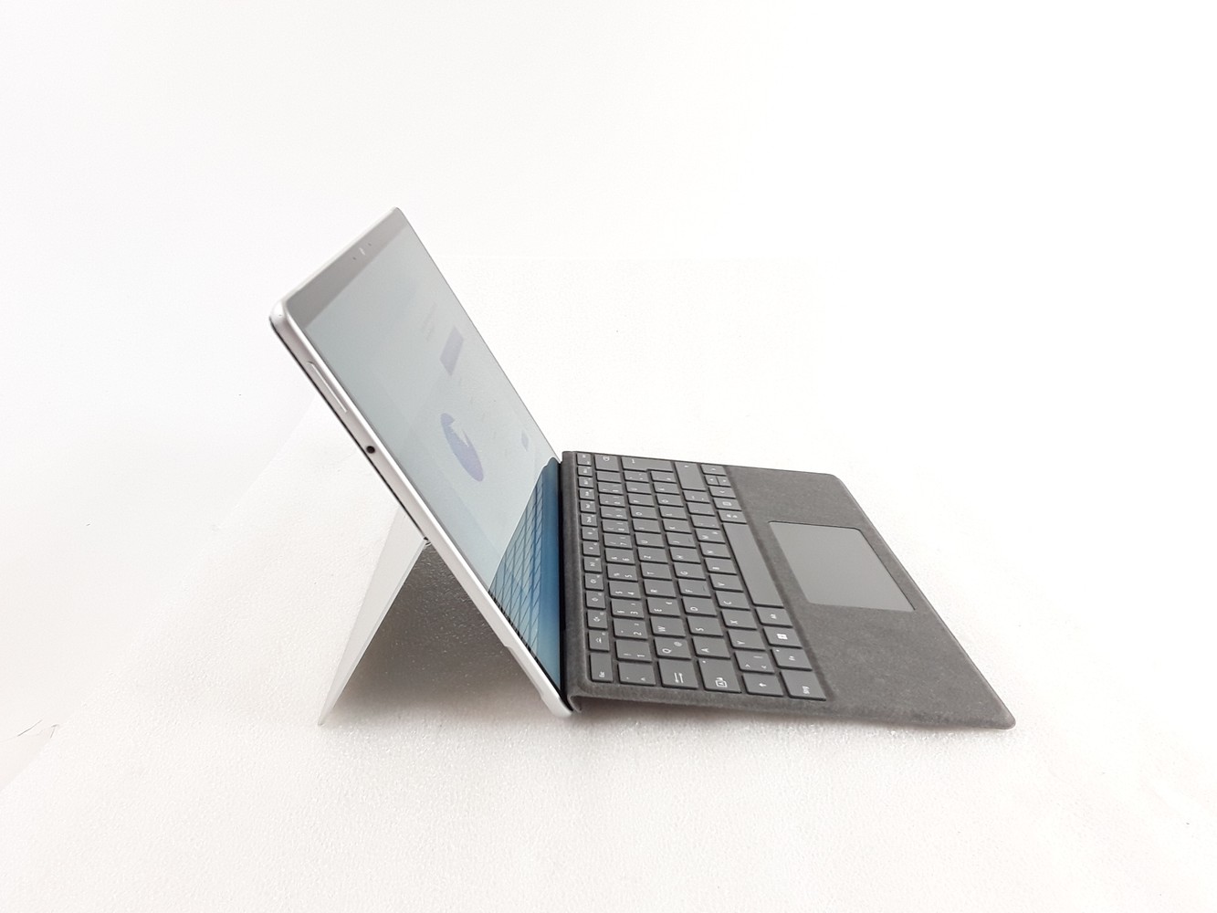 Microsoft Surface Pro 8 (1983) Bundle 13