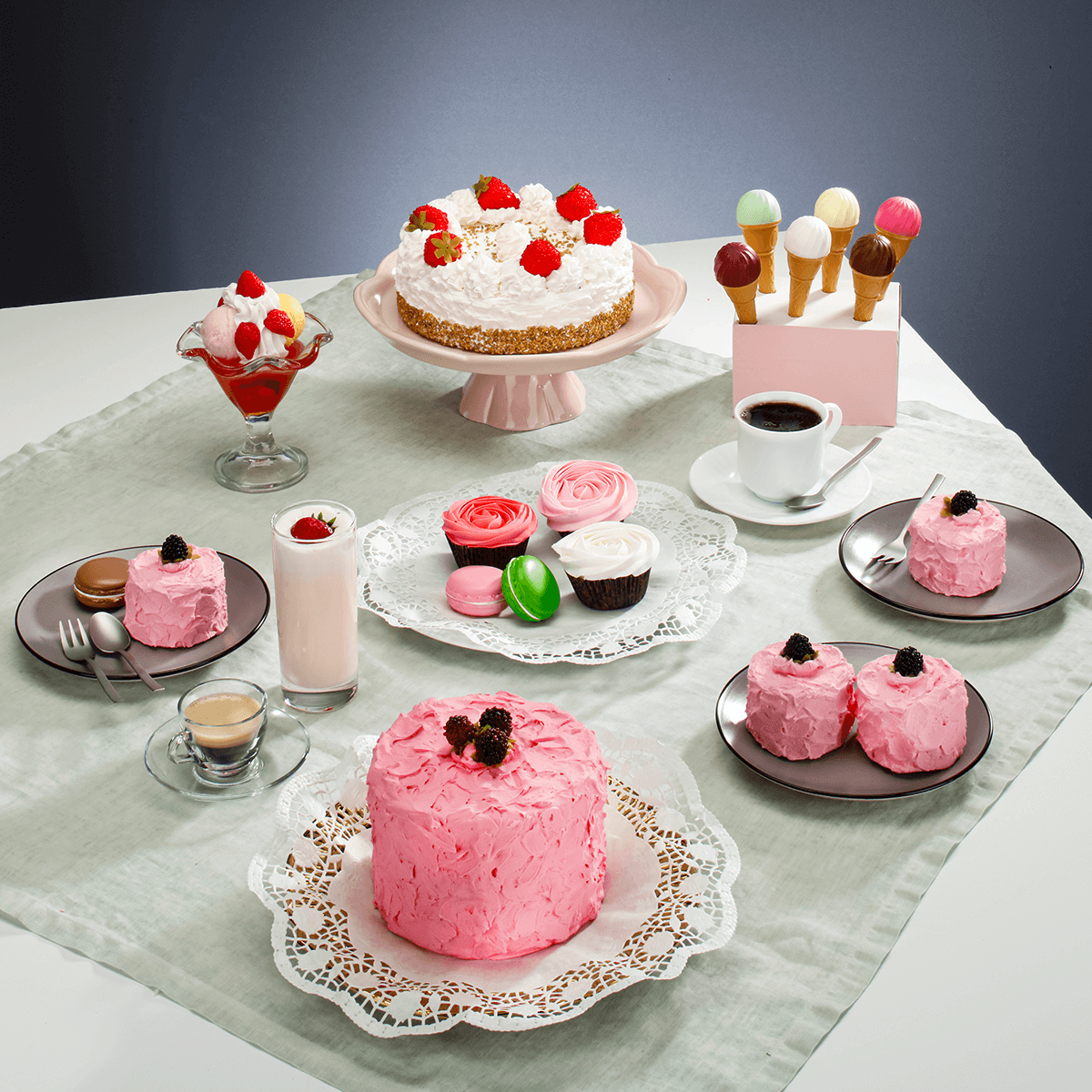 Strawberry cream cake food replica 20 cm Ø - 4