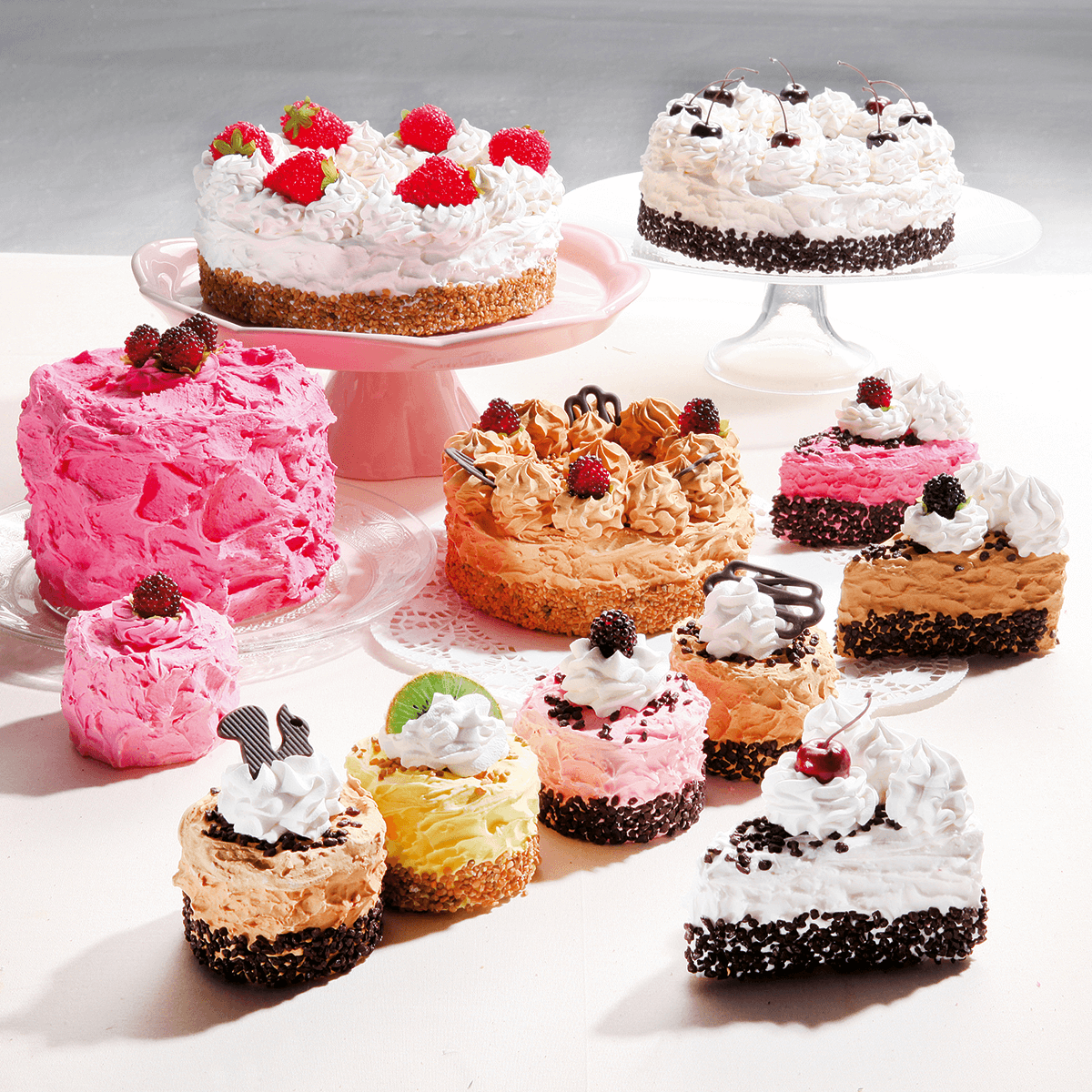 Strawberry cream cake food replica 20 cm Ø - 6
