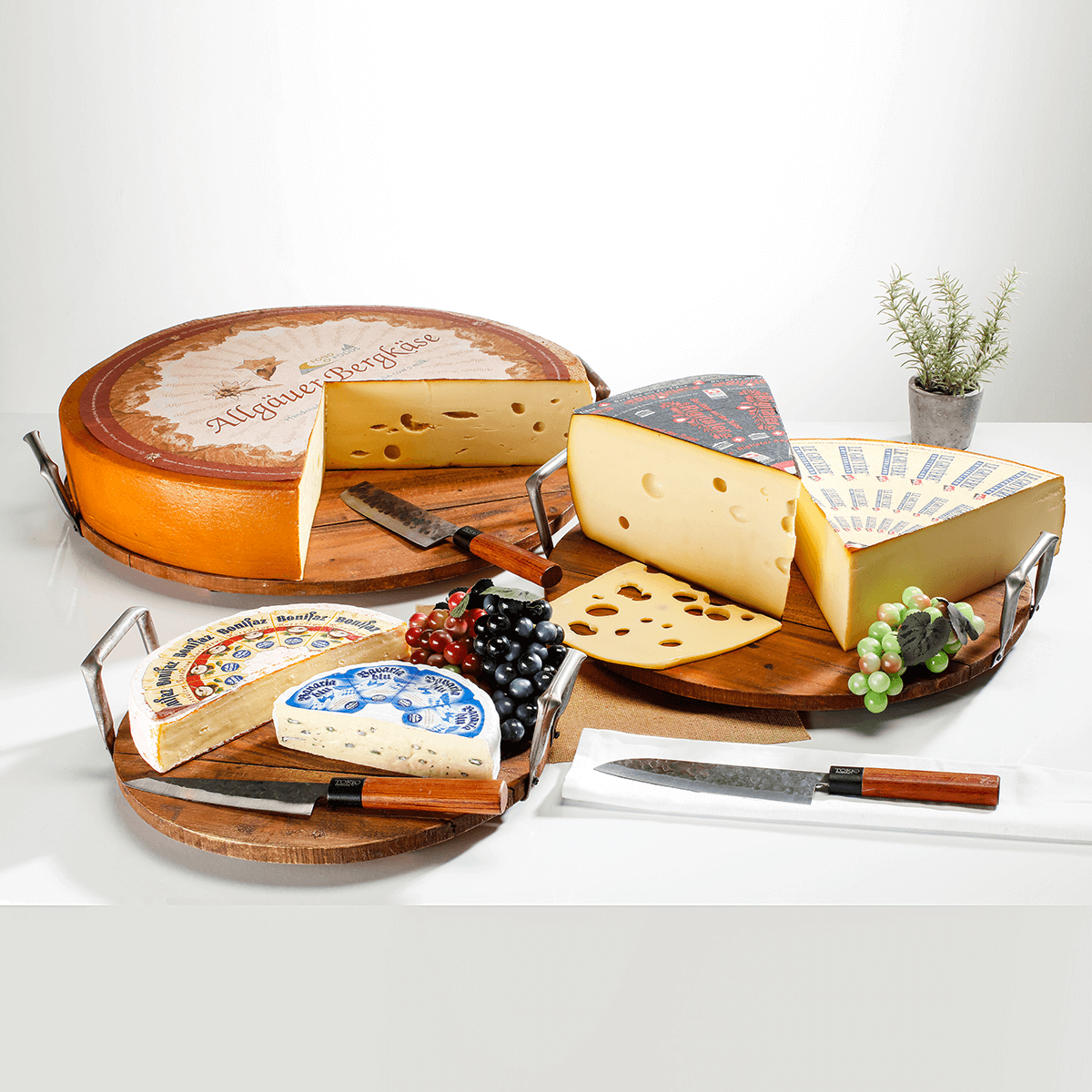 Edamer-Käse-Scheibe -Lebensmittel-Attrappe gelb, 18 cm - 2 Edamer-Käse-Scheibe -Lebensmittel-Attrappe gelb, 18 cm - 2