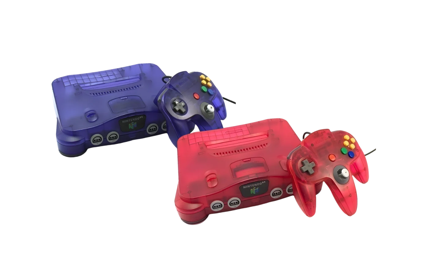 Nintendo 64 in transparentem Lila und transparentem Rot, jeweils mit passendem Controller