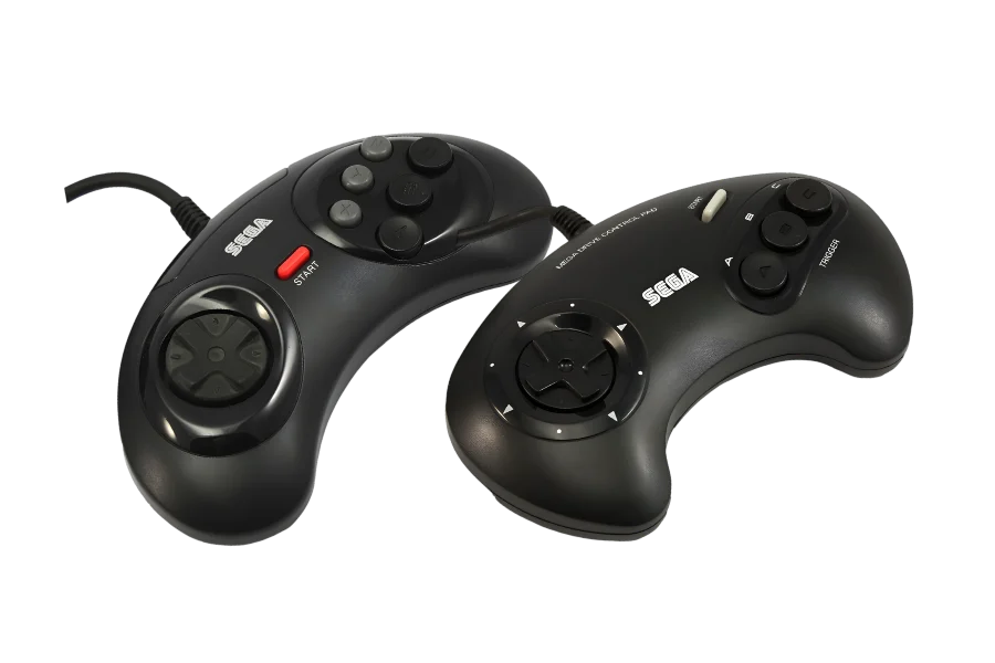 Zwei Original-Controller für das Mega Drive: 6-Button und 3-Button
