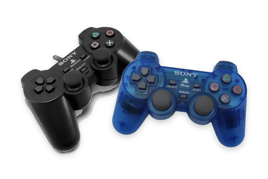 DualShock Controller in Schwarz und PSone-Controller in Blau-Transparent