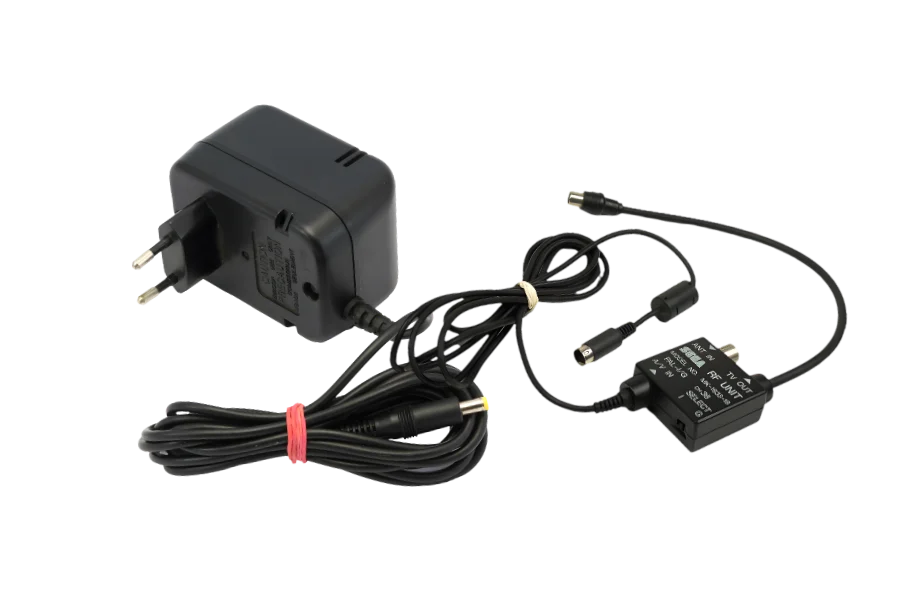 Original-Netzteil und Antennenkabel für das Mega Drive