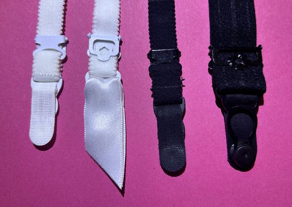 Zugeschnürt Shop - Strapshalter weiß schwarz - Strumpfhalter Korsetts Corsage Zugeschnürt Shop - Strapshalter weiß schwarz - Strumpfhalter Korsetts Corsage