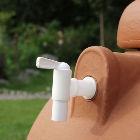 Wasserhahn 3/4" weiß mit Handbohrer Anwendung