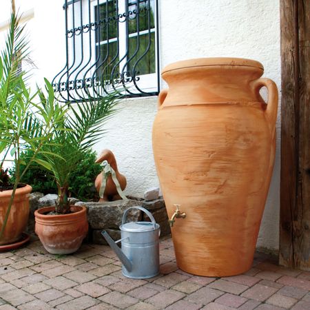 Regentonne Amphore Helena terracotta 300 Liter Stimmungsbild