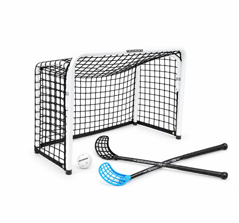 Ein weißes, zusammenklappbares Floorballtor mit schwarzem Netz, aufgestellt auf dem Boden einer Hallensportanlage