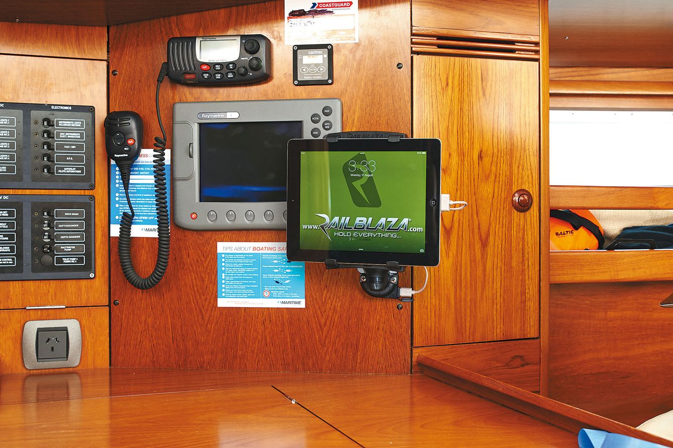 Railblaza E-Series USB StarPort-Halterung (schwarz) Montage: bohren 03-4080-11 Railblaza E-Series USB StarPort-Halterung (schwarz) Montage: bohren 03-4080-11