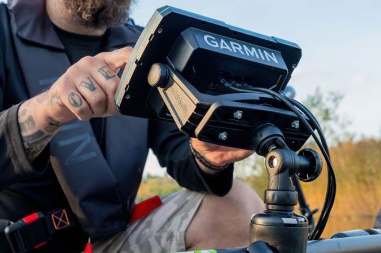 Railblaza Fish Finder Mount R-Lock R, Plattform Echolote (160 x 60 mm) 02-4141-11 Railblaza Fish Finder Mount R-Lock R, Plattform Echolote (160 x 60 mm) 02-4141-11