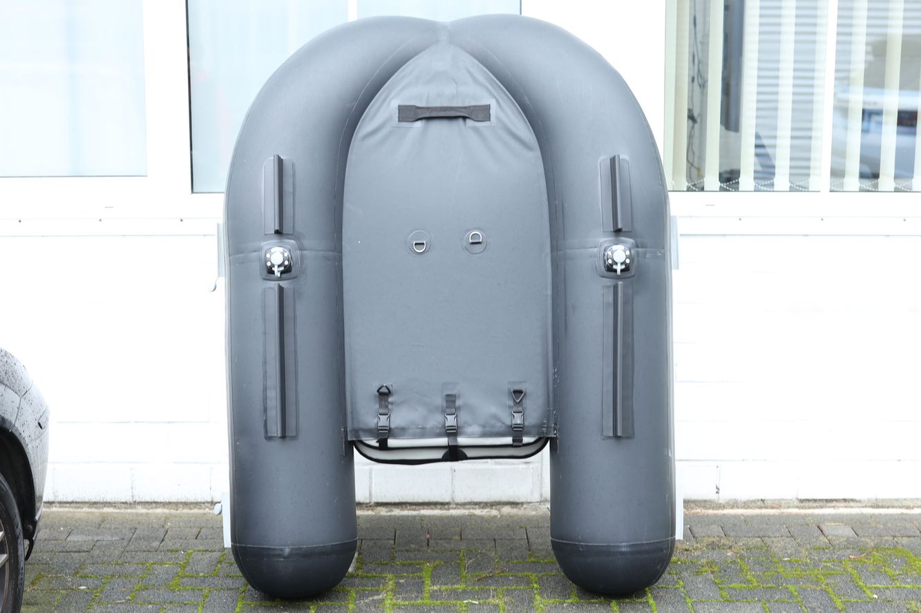 Bellyboot unterer Scheuerschutz (78mm) A-Form Stelzen, 1,2 Meter lang in schwarz Bellyboot unterer Scheuerschutz (78mm) A-Form Stelzen, 1,2 Meter lang in schwarz