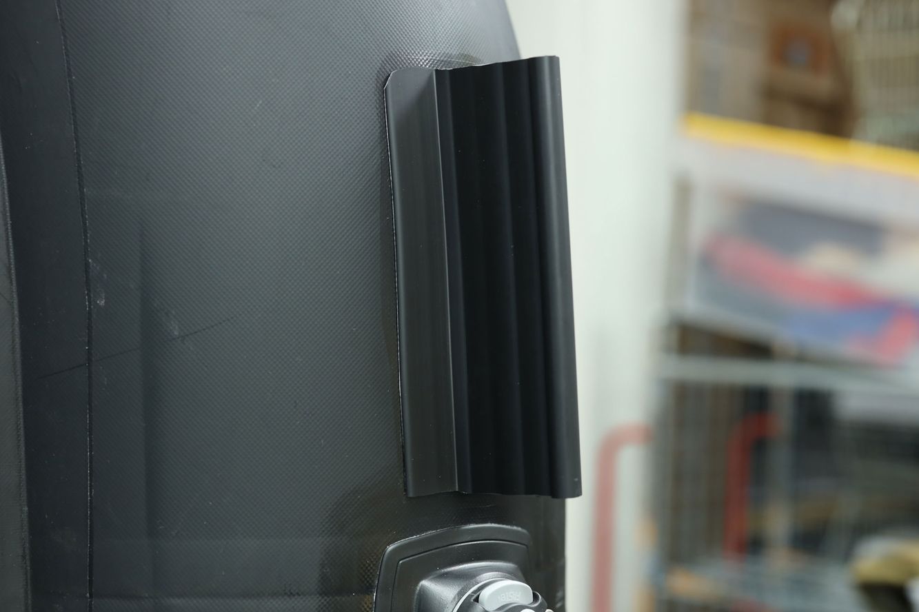Bellyboot unterer Scheuerschutz (78mm) A-Form Stelzen, 1,2 Meter lang in schwarz Bellyboot unterer Scheuerschutz (78mm) A-Form Stelzen, 1,2 Meter lang in schwarz