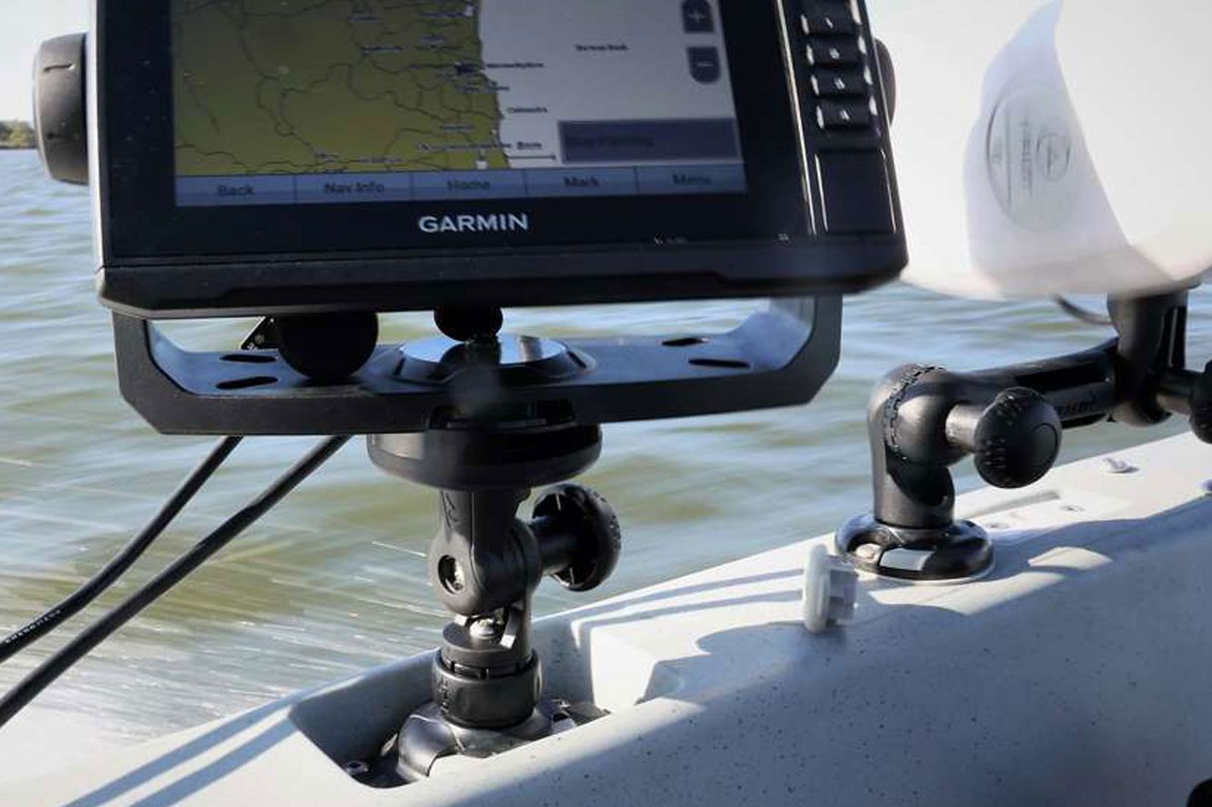 Railblaza Garmin 4" - 7” ECHOMAP und 5" - 7” Striker Echolote mit Gelenk Mount R-Lock Railblaza Garmin 4" - 7” ECHOMAP und 5" - 7” Striker Echolote mit Gelenk Mount R-Lock
