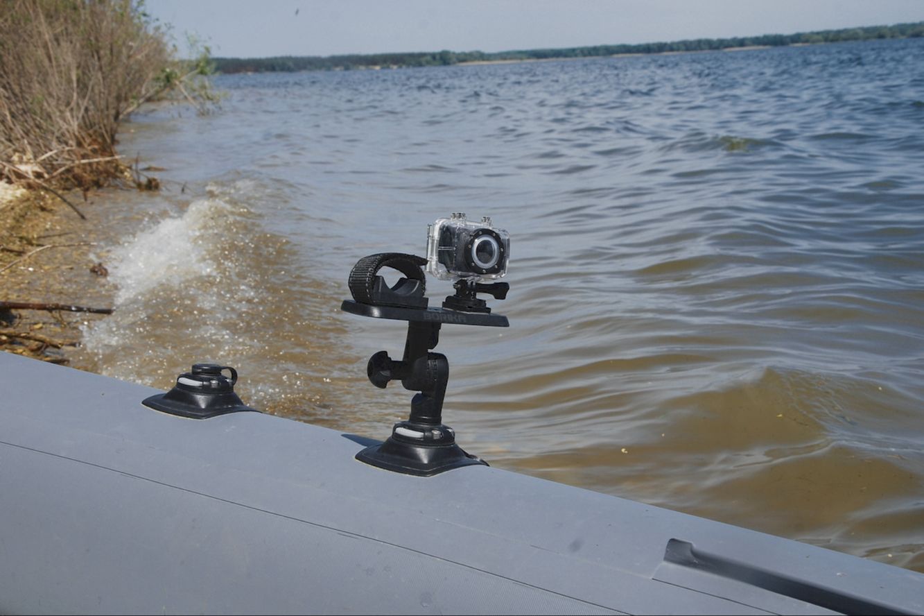 Fasten-Plattform (164 mm x 68 mm), für Kamera und Echolote 360° rotierbar und neigbar Fasten-Plattform (164 mm x 68 mm), für Kamera und Echolote 360° rotierbar und neigbar