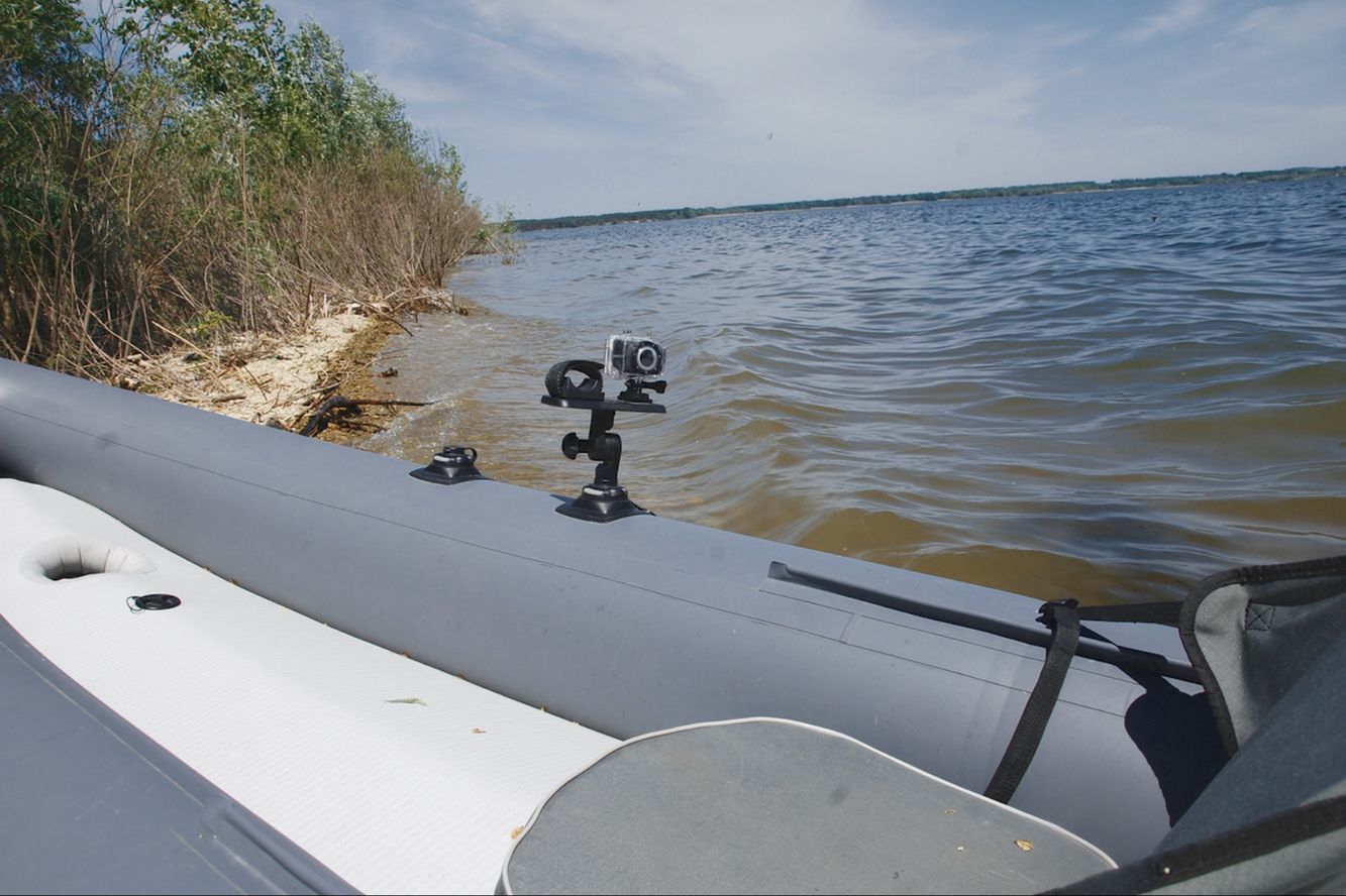 Fasten-Plattform (164 mm x 68 mm), für Kamera und Echolote 360° rotierbar und neigbar Fasten-Plattform (164 mm x 68 mm), für Kamera und Echolote 360° rotierbar und neigbar