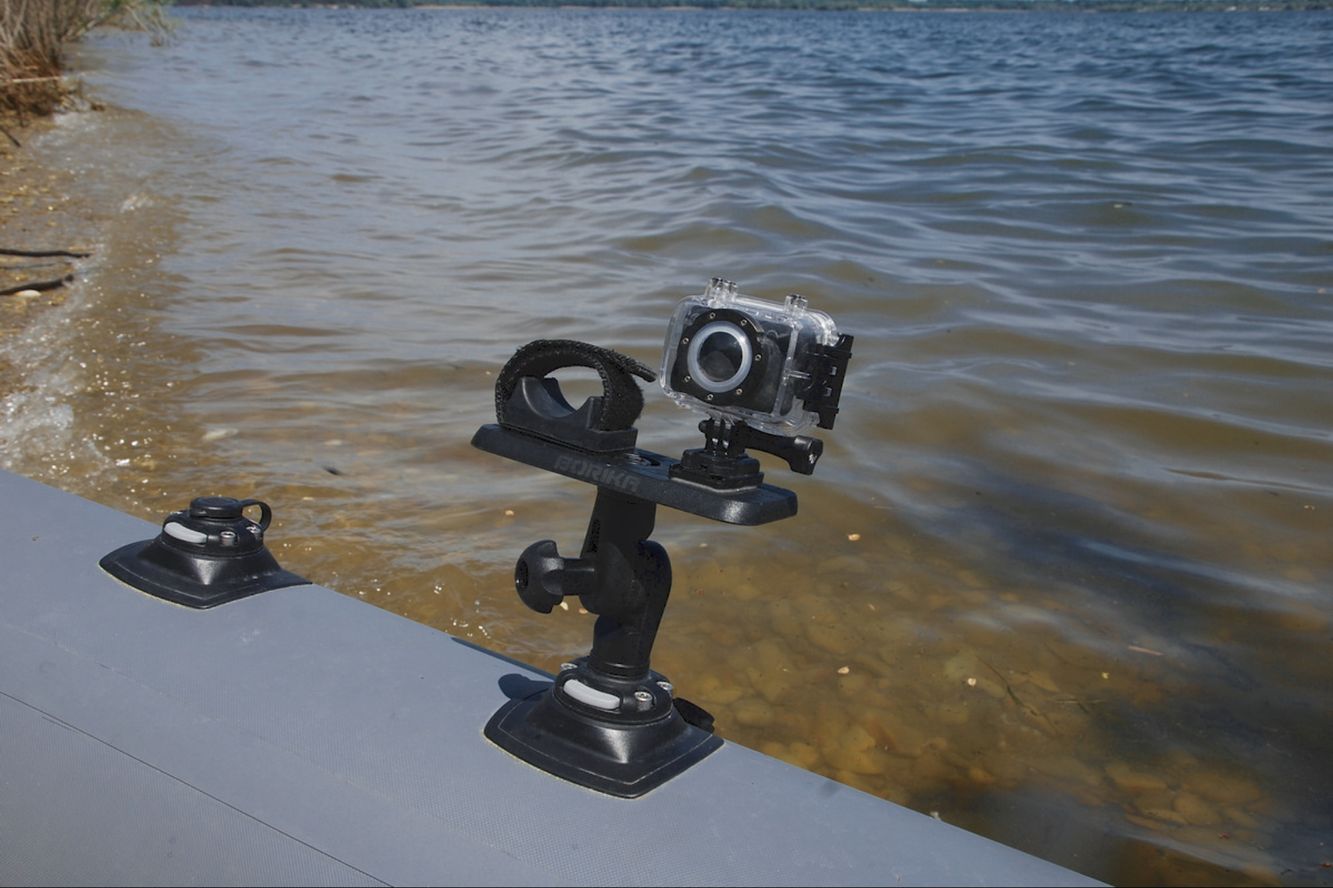 Fasten-Plattform (164 mm x 68 mm), für Kamera und Echolote 360° rotierbar und neigbar Fasten-Plattform (164 mm x 68 mm), für Kamera und Echolote 360° rotierbar und neigbar