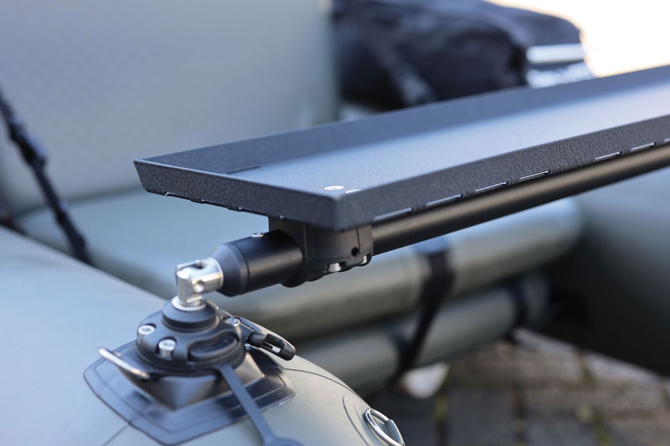 Alu-Fronttisch für Bellyboot (800x200mm) in schwarz für Frontstange Frontbar Alu-Fronttisch für Bellyboot (800x200mm) in schwarz für Frontstange Frontbar