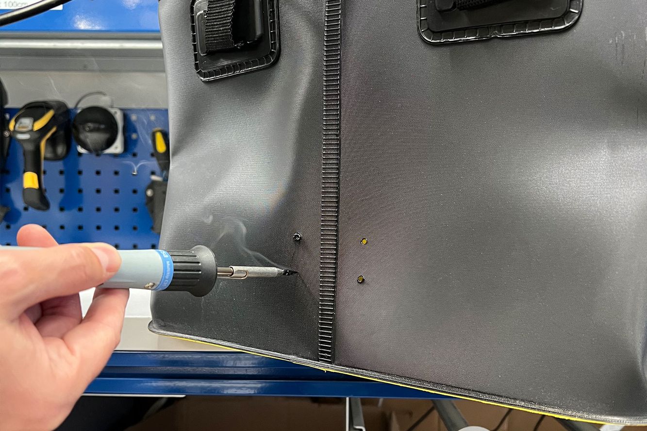 2x Haltewinkel mit Fasten-Sternen aus Aluminium schwarz beschichtet für Taschen 2x Haltewinkel mit Fasten-Sternen aus Aluminium schwarz beschichtet für Taschen