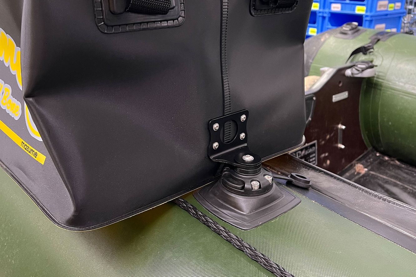 2x Haltewinkel mit Fasten-Sternen aus Aluminium schwarz beschichtet für Taschen 2x Haltewinkel mit Fasten-Sternen aus Aluminium schwarz beschichtet für Taschen