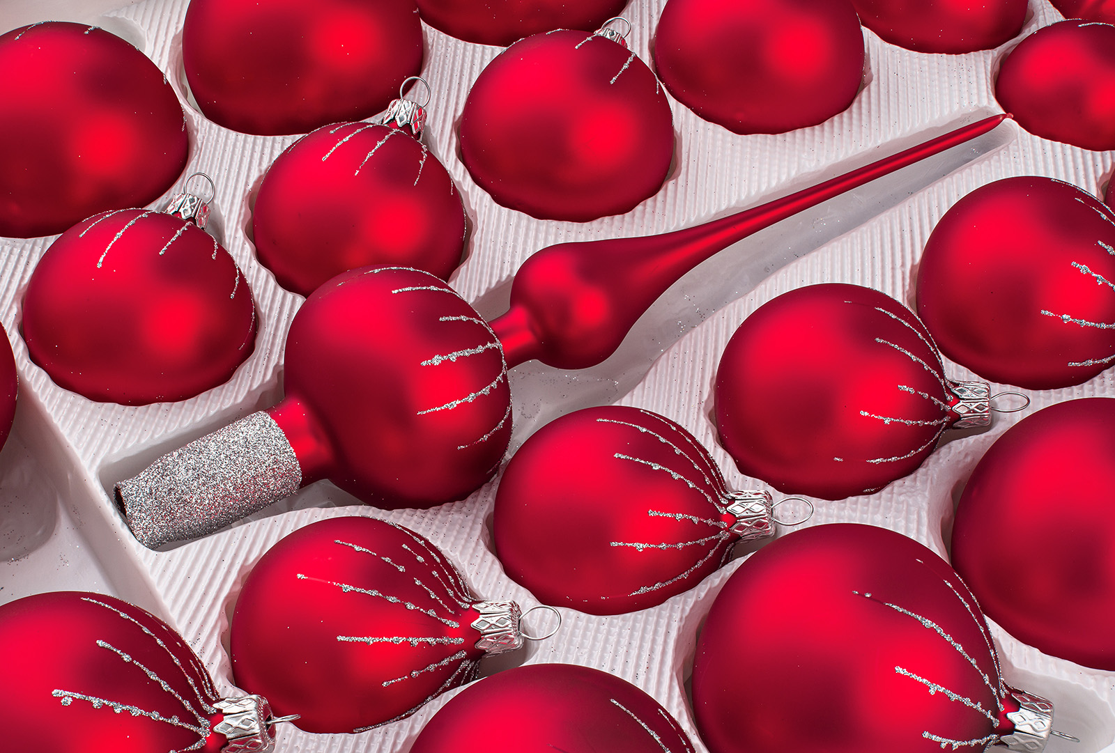 39 tlg. Glas-Weihnachtskugeln Set in Classic Rot Silber Regen